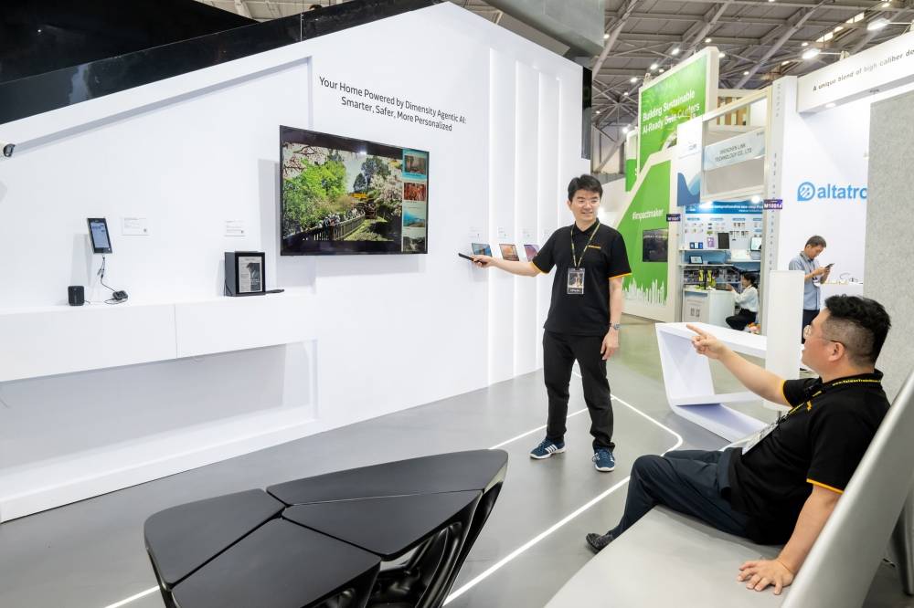 【COMPUTEX 2025】聯發科展出 AI 客製化晶片與混合運算方案，結合 5G、邊緣 AI 與智慧汽車技術
