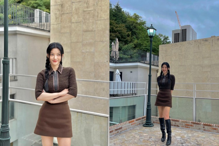 深咖色系貫穿全身造型，展現秋日溫柔又俐落的穿搭範本。貼身針織上衣帶出細緻線條感，結合立領與拉鍊設計，在知性中注入一絲率性。