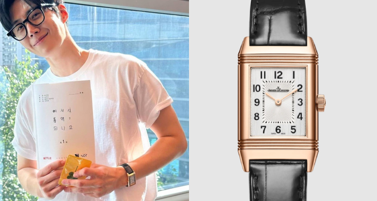 以純白短袖上衣，搭配黑框眼鏡的金宣虎，散發出濃厚的書卷氣息。而他手上搭的Jaeger「Reverso」翻轉錶，更完美襯托這份氣質，低調卻不失細節感。