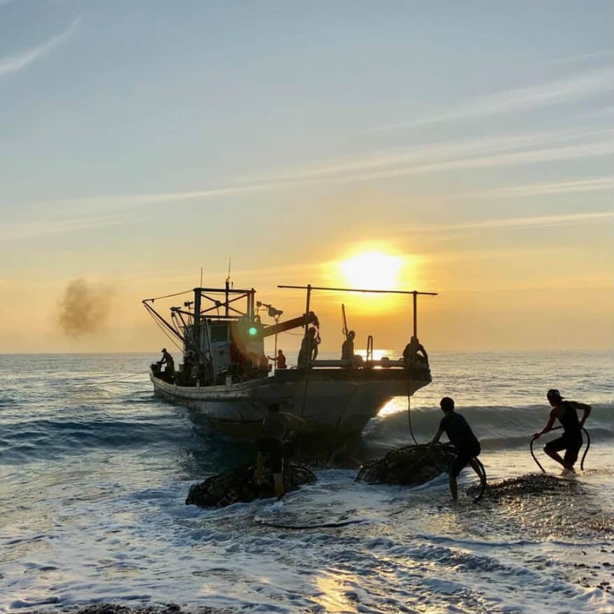 定置漁場三代目由東昌定置漁場第三代 Rush 經營，他發現整個產業的漁獲量已越來越少，決定用餐飲的力量，將新鮮的海鮮做成一道道美味的料理