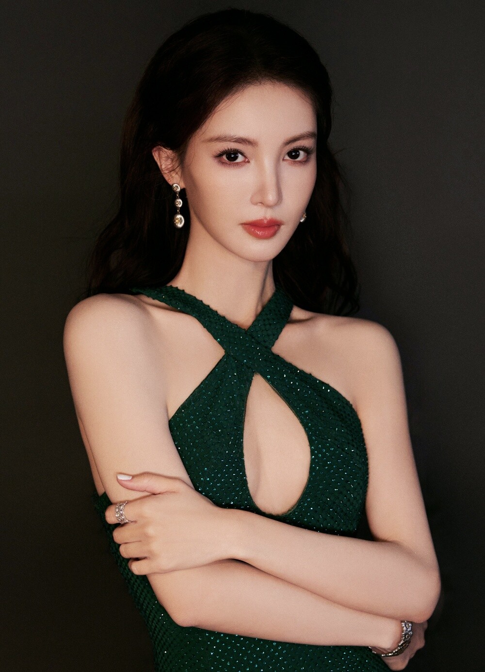 陸劇《慶餘年2》演員古裝vs時裝！張若昀比第1季上相，李沁仙氣，辛芷蕾、宋軼時裝也美