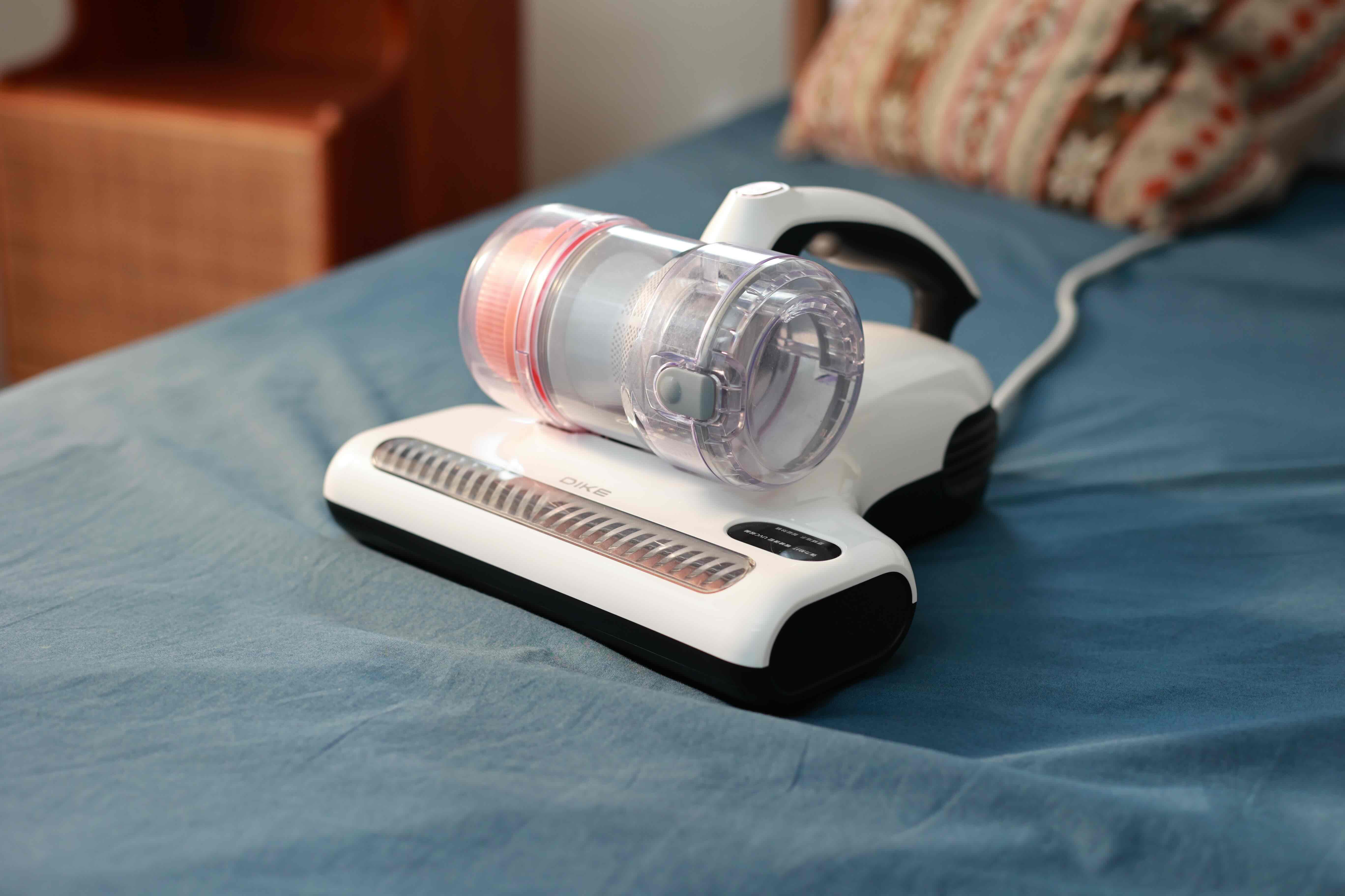 DIKE 推輕量化除蟎機，60 度熱烘、UVC 紫外線殺菌除去 99.99% 塵蟎