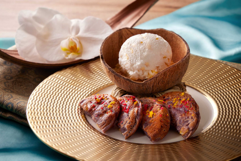 「古早味椰子煎餅搭泰式冰淇淋」。（圖／台北喜來登大飯店提供）