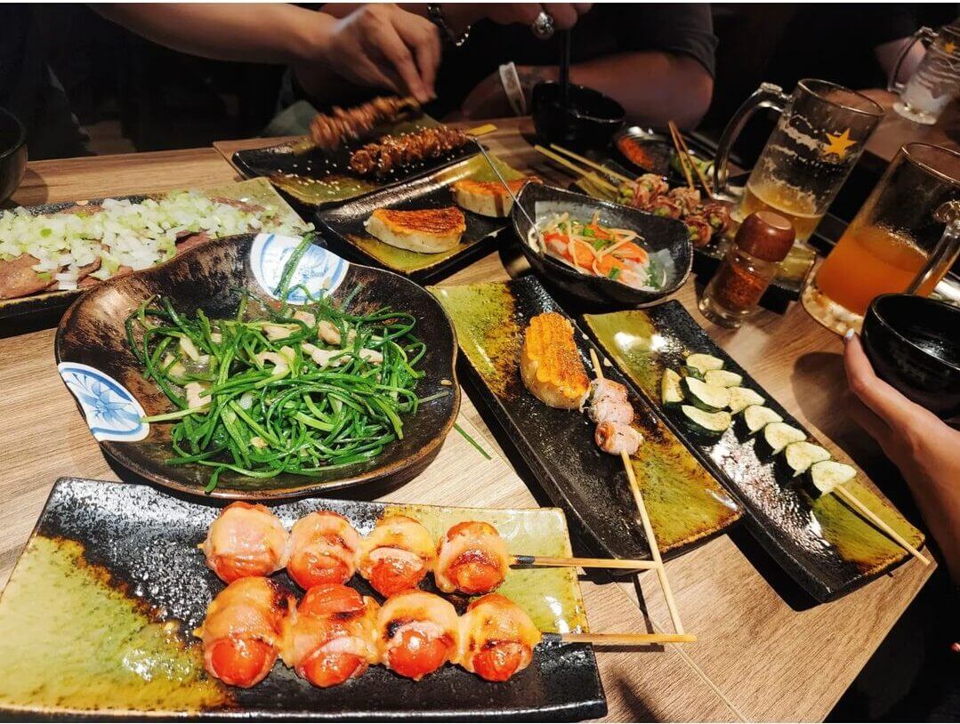 新北景點｜媲美日本函館的璀璨夜景，昭和風情的日式居酒屋，中永和的夜生活，不管多晚都很精采～