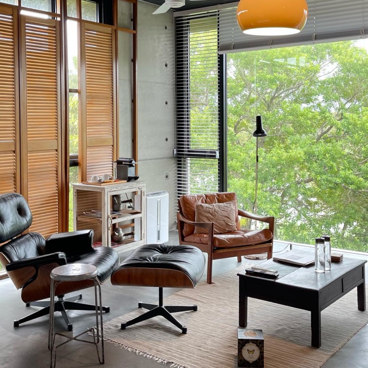 每間房都設有大片採光窗，部分面池、部分望向綠地，讓人在室內也能感受自然律動。