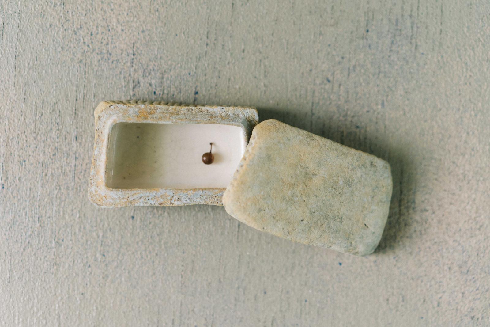 朋丁pon ding展出陶藝家賀羽薇作品「摺色」