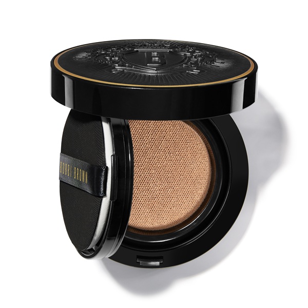 Bobbi Brown 霧光持久氣墊粉餅 SPF40/PA+++，NTD2,400；蕊心，NTD1,700