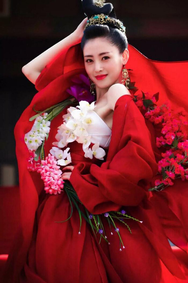 10位「紅極一時」陸劇女主不同命!《墨雨雲間》吳謹言翻紅，楊冪口碑跌，這2位自毀前程