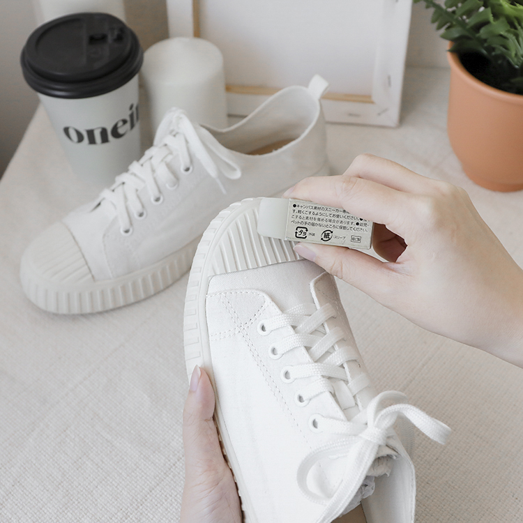 橡皮擦清潔布面鞋，輕鬆去除髒污，保持鞋面整潔－可後踩2way皮質餅乾鞋