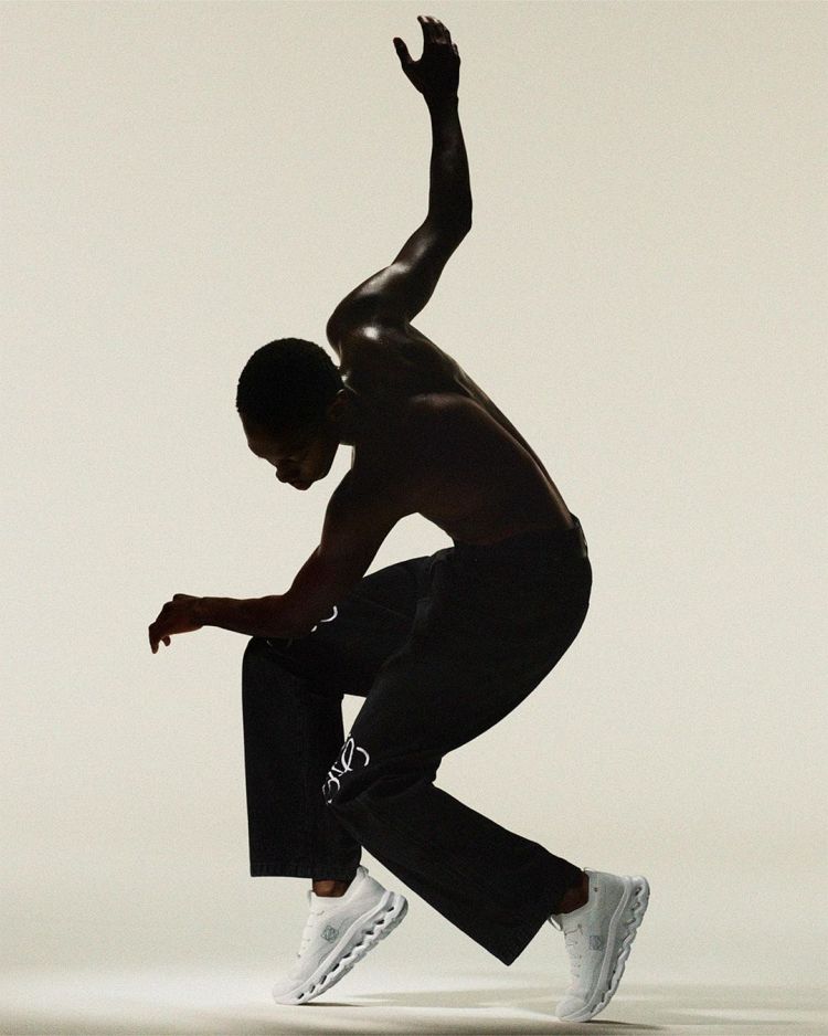 創立於 2010 年，來自瑞士的跑鞋品牌 On（昂跑），在短短幾年，靠著結合創新設計與實用機能，成功改寫全球運動市場秩序，