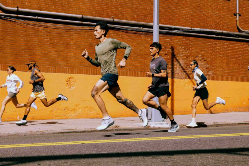 全球知名跑鞋品牌SAUCONY 隆重推出最頂級的避震緩衝跑鞋-TRIUMPH 勝利 23（圖／品牌提供）