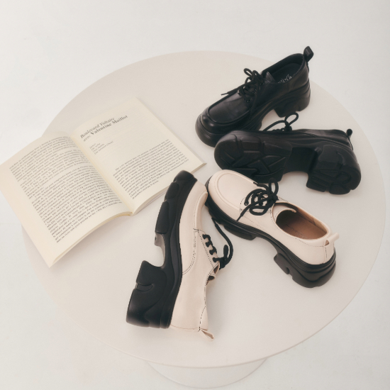 KPOP演唱會站坑鞋推薦 模範校花輕量鋸齒增高底德比鞋6.5公分輕量增高，雲感鞋墊舒適久站不累