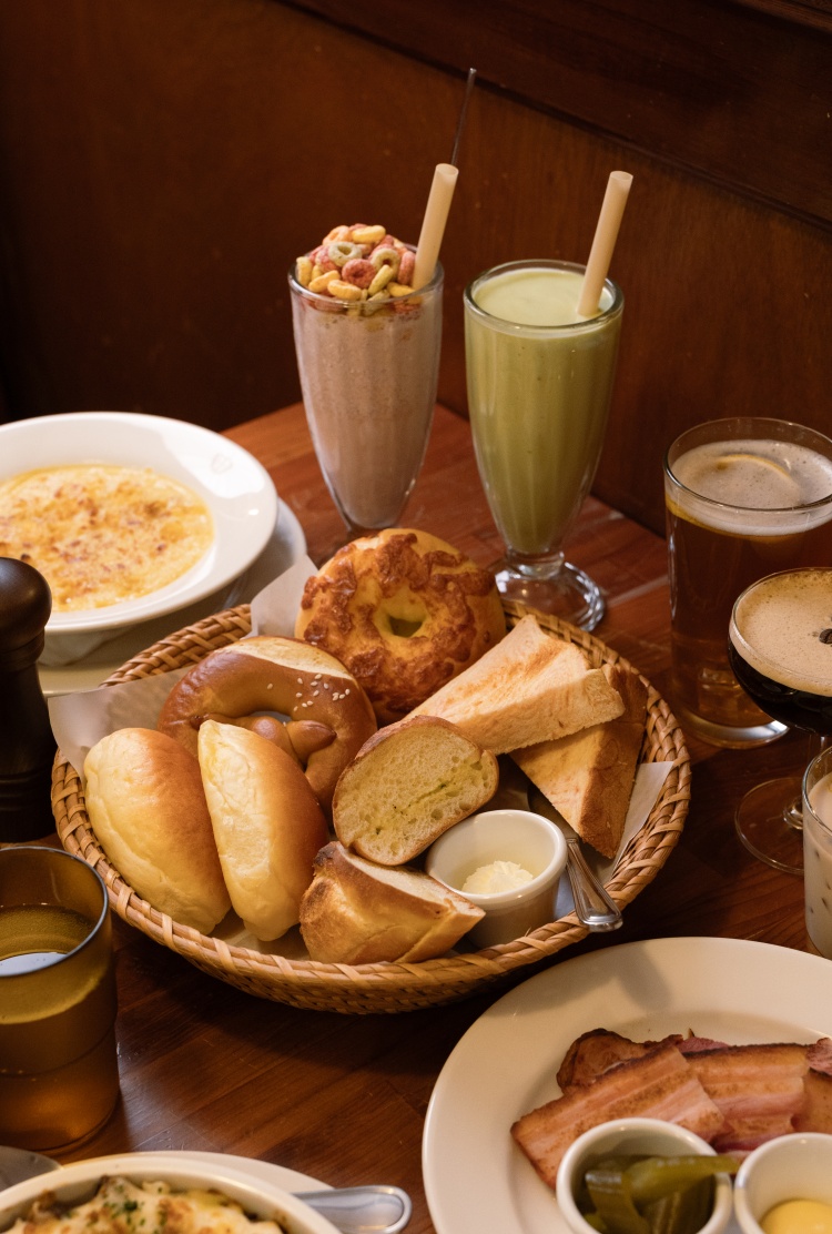 民生早午餐 By 貓下去 民生早午餐的麵包，台北天母老字號「全統麵包」首次與餐廳品牌合作