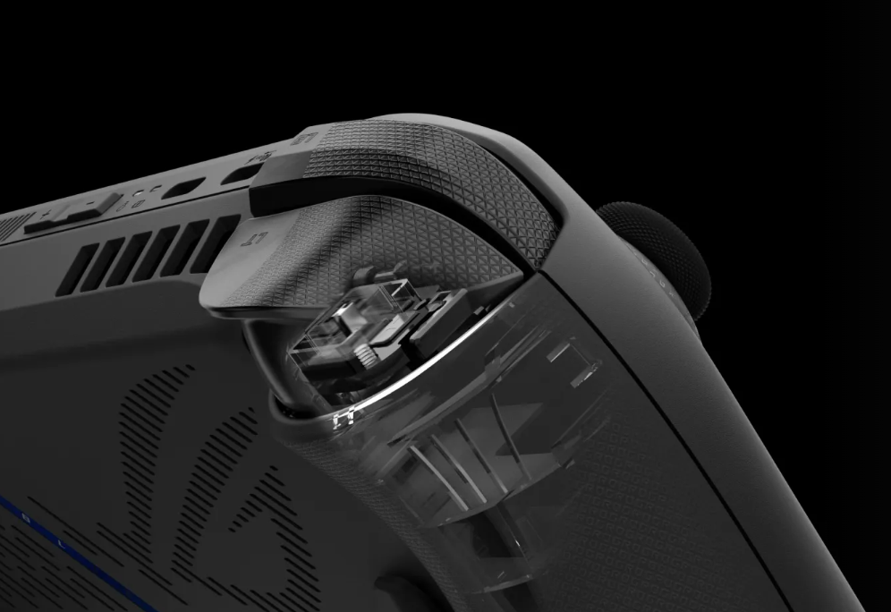 高階款 ROG Xbox Ally X 進一步導入「Impulse Triggers」技術，於扳機鍵內部加入專屬震動模組，這項設計可根據遊戲內的操作情境，精確傳遞局部震動效果。