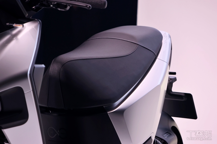 Gogoro Pulse性能旗艦發表：LED矩陣頭燈新造型、10.25吋智慧儀表可導航，不含補助價格 10.9 萬起