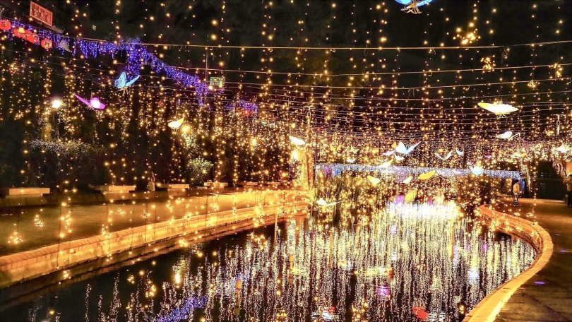 300萬盞LED燈點亮中港大排，讓現場夢幻有如童話世界。（圖／新北市水利局提供）