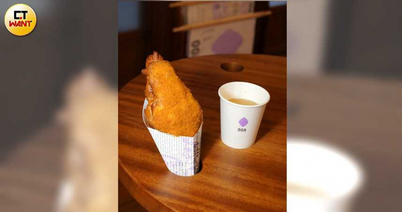 「金沙芋泥可頌」使用丹麥LURPAK天然發酵奶油，並搭配質地細緻的吉安芋與紅土鹹鴨蛋，只有在花蓮才吃得到。（150元，圖／魏妤靜攝）