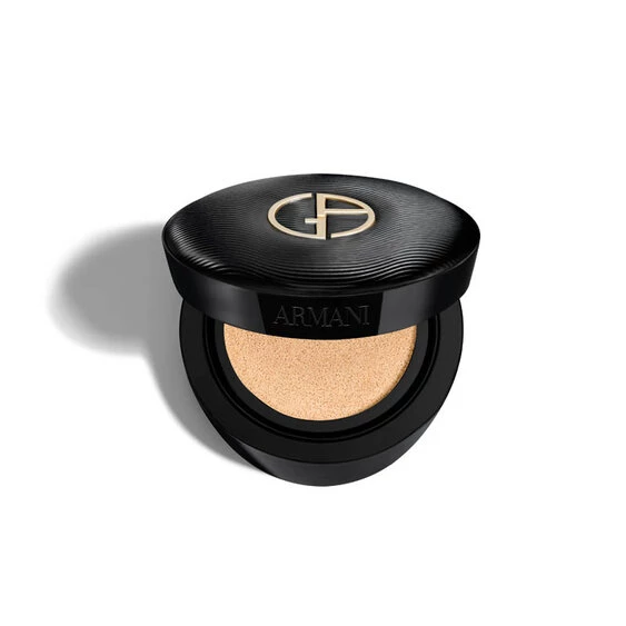 Giorgio Armani 訂製奢潤緞光氣墊粉餅，共5色，NTDD3,100