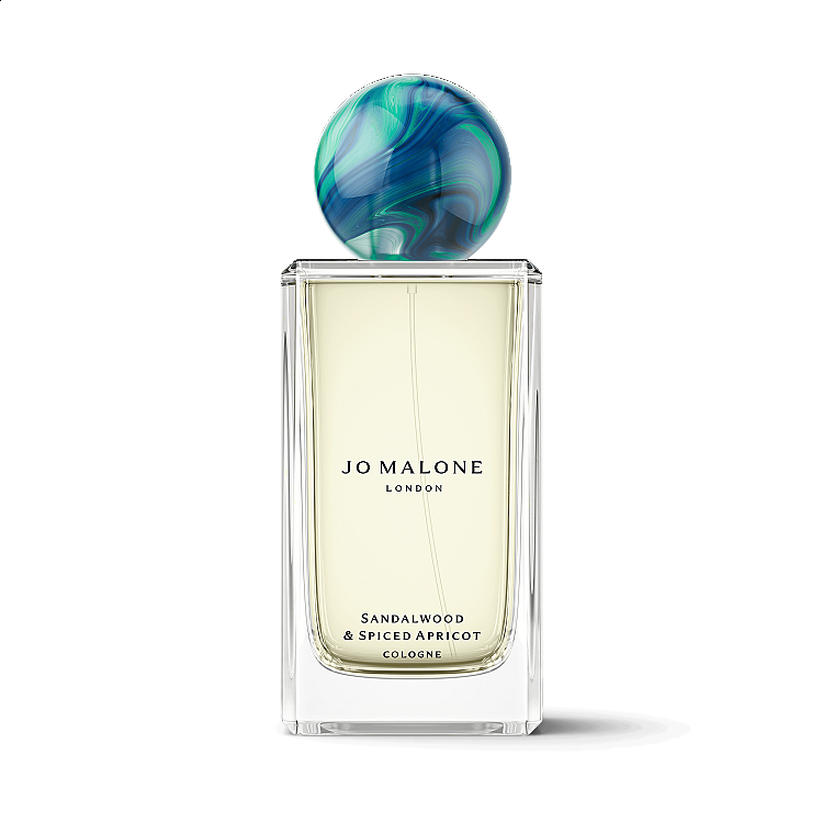 Jo Malone London 秋冬限定派對系列 檀香木與蜜漬杏桃香水，30ml，NTD3,050 / 50ml，NTD4,350 / 100ml，NTD6,100
