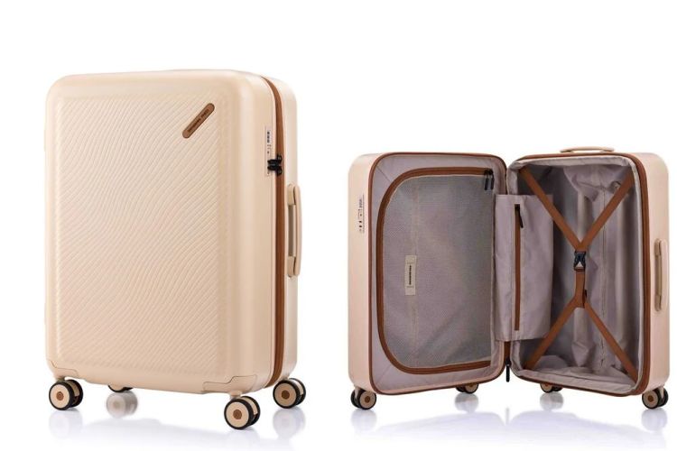 TOIIS Ocean系列的箱面以柔和波紋描繪海洋的流動感，看起來像潮水在箱體上輕輕推開一圈圈漣漪，低調又充滿層次。