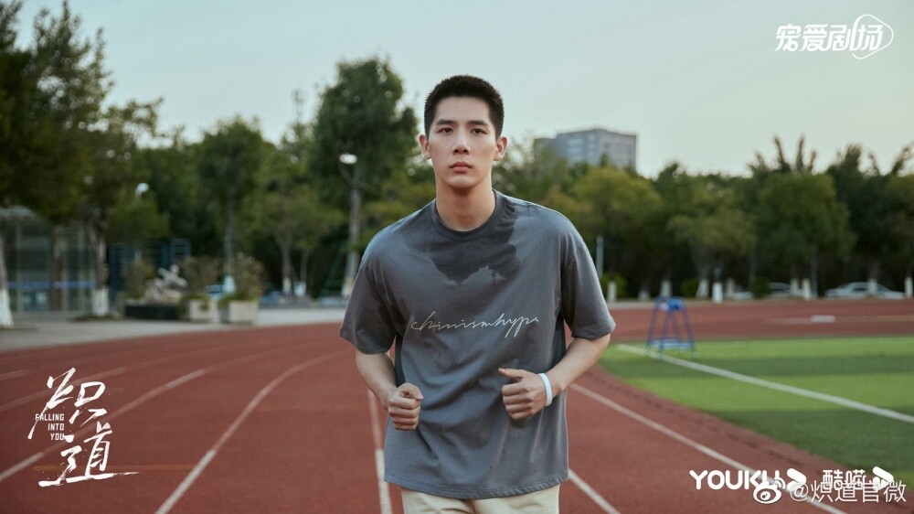 演過運動員鮮肉的陸劇男星！《在暴雪時分》吳磊MAN味爆棚，王星越被讚是「霸總」風格