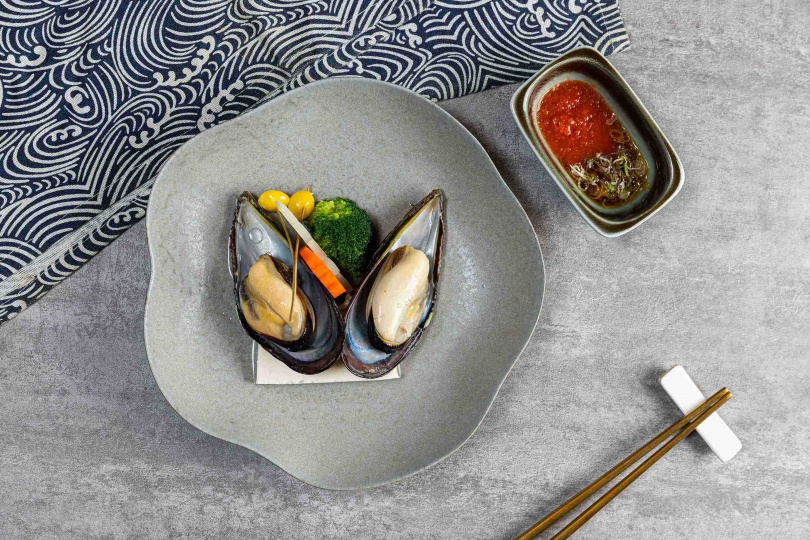 順園日式料理「吟釀酒蒸淡菜」酒香清新淡雅襯托貝肉鮮甜多汁。（圖／福容台北一館提供）