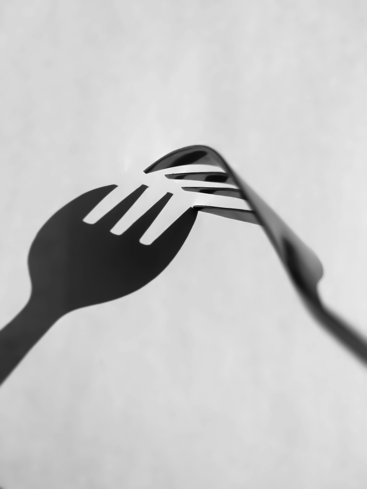 「他其實不愛她，只是習慣了陪伴。」這句話對某些介入者來說，是她們行動的心理支柱。