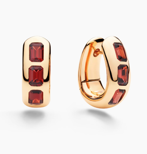 「Iconica」系列以鮮明而絢麗的色彩語彙，致敬米蘭深厚而悠久的珠寶製作傳統。其雕塑感十足的輪廓，令人聯想到Pomellato早期經典的「Bisanzio」系列靈感，巧妙融合拜占庭時代的奢華氣韻與當代設計美學。