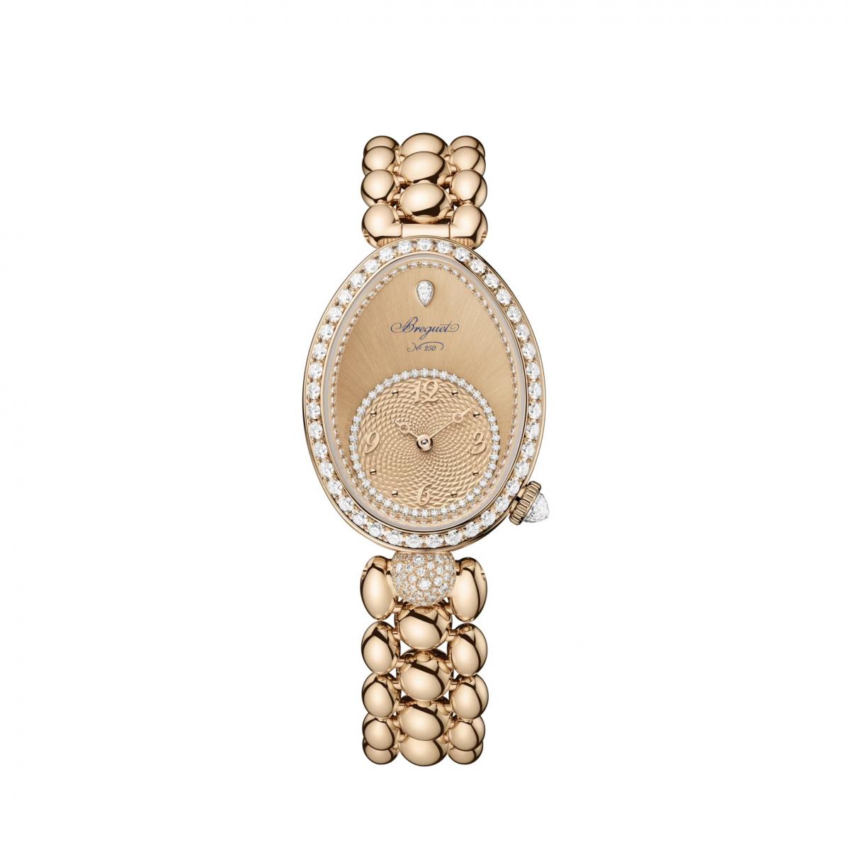 寶璣 Reine de Naples 8925 是一枚詩意的雕塑。以蛋形錶殼重現品牌為拿坡里王后打造的傳奇設計，18K金錶殼鑲滿鑽石，優雅如宮殿拱門。錶盤上細膩的機刻雕花與微拱指針，宛如時間在絲線上跳舞。它的柔美不流於浪漫，而是一種精確與藝術的共鳴，像女人的智慧，溫柔中藏著堅定。配上珠狀金屬鍊帶，整體造型既具珠寶氣勢，又不失佩戴的舒適度。這枚錶不只是飾品，而是一段歷史、一種對女性尊榮的致敬。