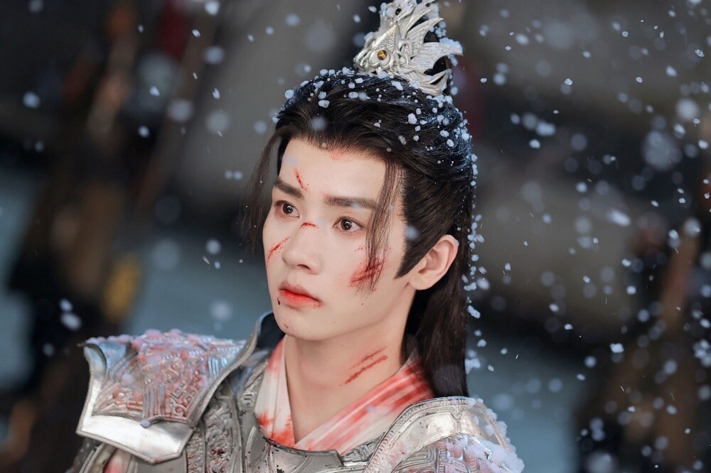 7位好評短陸劇古裝男神！《授她以柄》李菲顏值高，丞磊《虛顏》帥度不輸《雲之羽》！