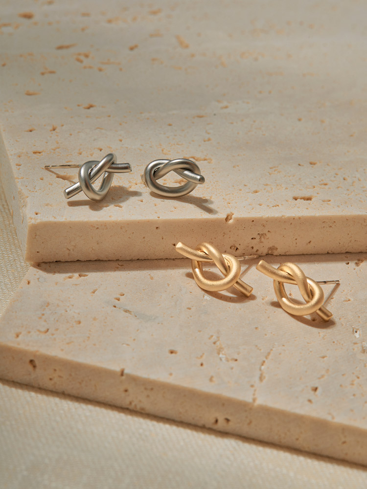 霧面金屬扭結造型耳環