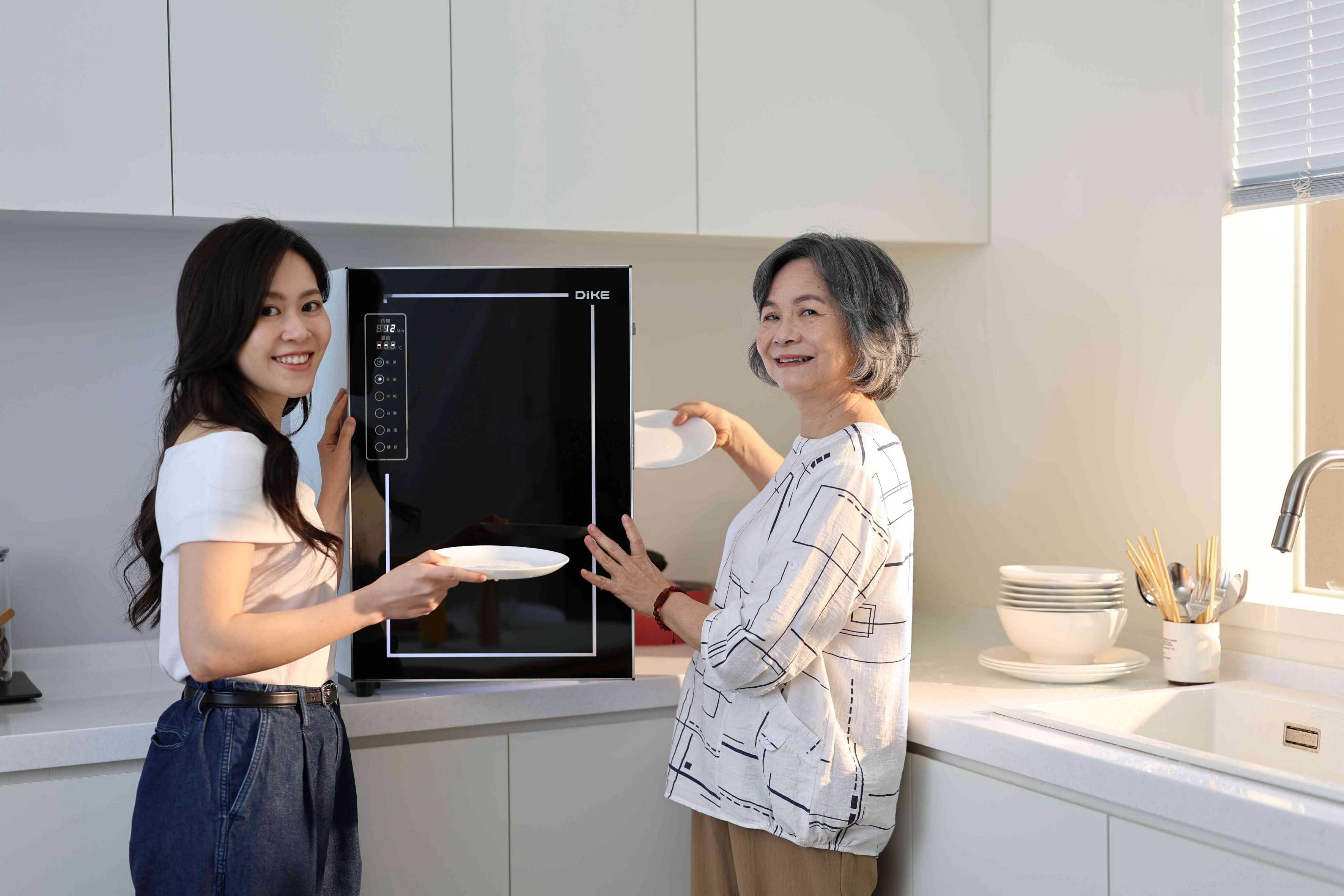 DIKE X2 仿生擦窗機器人與等離子除菌烘碗機正式在台上市