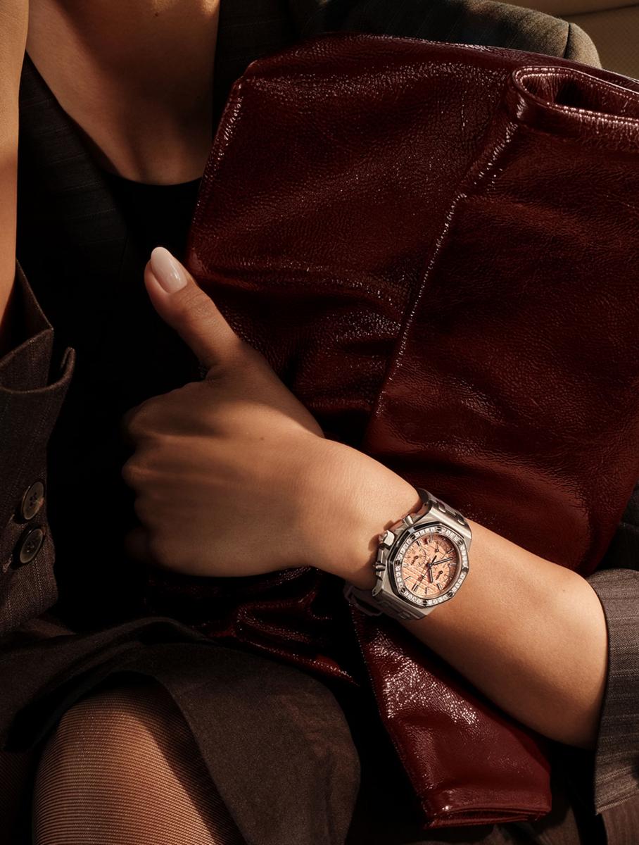 對40+的輕熟女而言，名錶不只是身份象徵，而是時間的延伸。它記錄著你走過的努力、愛過的故事與成長的痕跡。當你為自己選下一只好錶，也是在告訴世界：「我的時間值得被珍惜。」在這個瞬息萬變的年代，擁有一枚經典時計，正是擁抱自我、擁抱時間的最好方式。