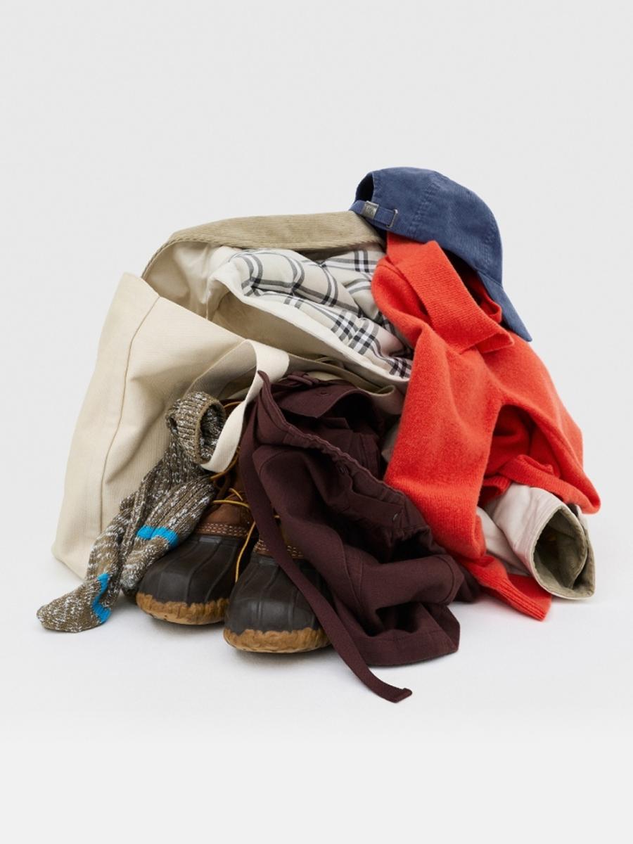 這次 Uniqlo × JW Anderson 2025秋冬聯名系列，兼顧了設計感與實穿性。由現任 Dior 創意總監的 Jonathan Anderson 全權操刀，在平價時尚中注入高端設計語彙，為消費者開啟一條親近「大師設計」的捷徑。