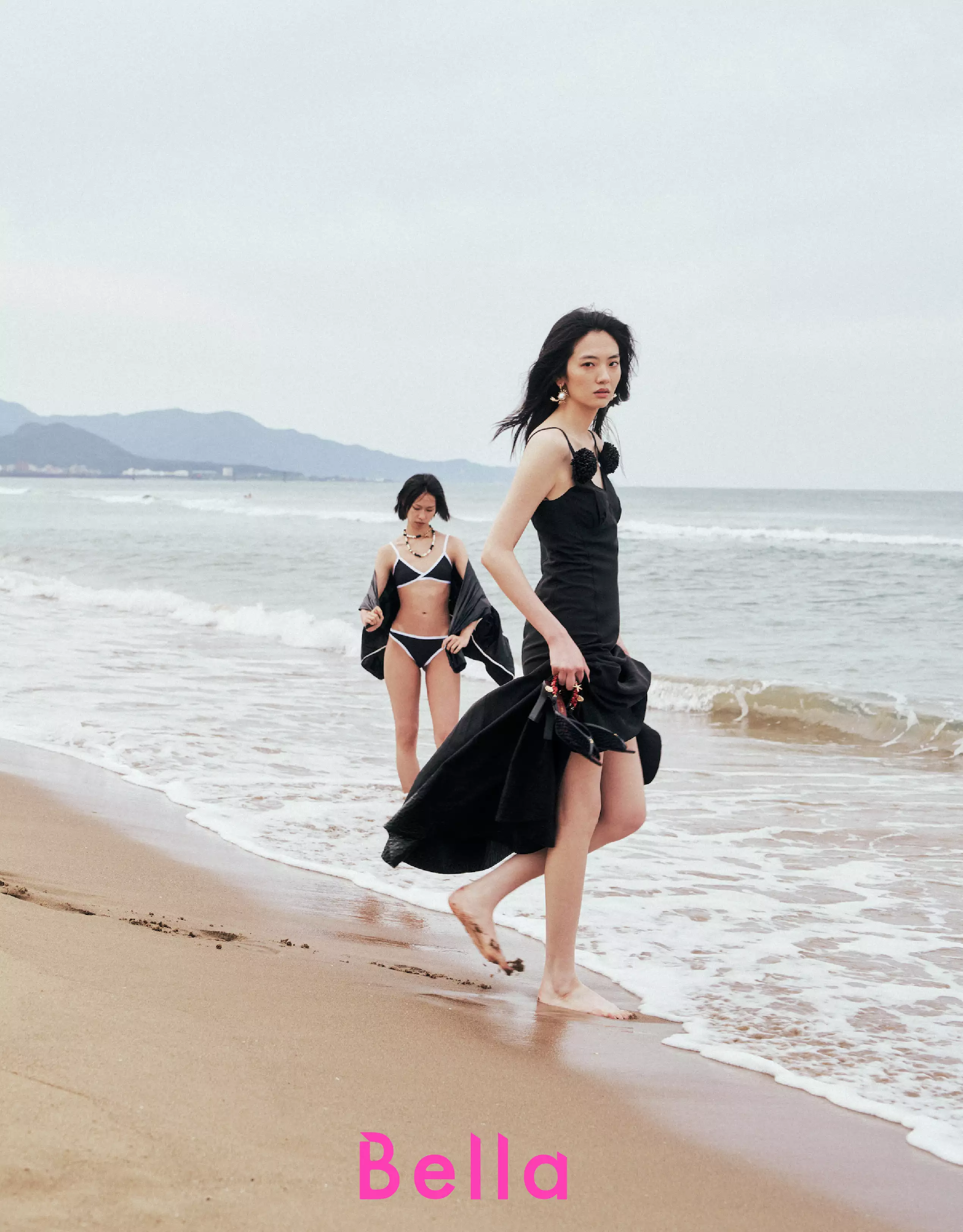 Bella雜誌拍攝帶模特兒身著香奈兒Coco Beach，於福隆海水浴場進行拍攝。