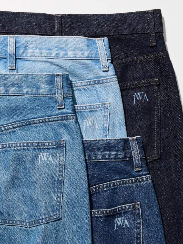 刷色選擇有從淺到深的四款藍色，讓消費者更能依照個人風格與膚色做選擇。這條褲子可說是本系列中最日常也最安全的一款：不論搭配毛衣、襯衫、針織上衣或短外套，都能穩穩駐場。