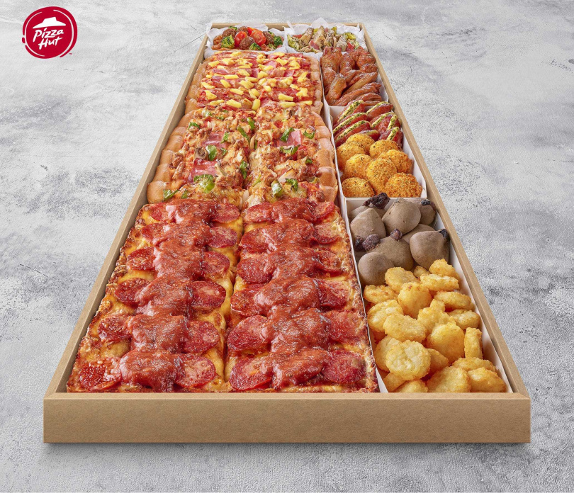 必勝客「一公尺派對巨飽盒」餐點豐富多樣，能滿足每個人口味與需求，且浮誇造型超適合拍照分享，是部門聚餐、年前慶功、生日派對餐點首選！