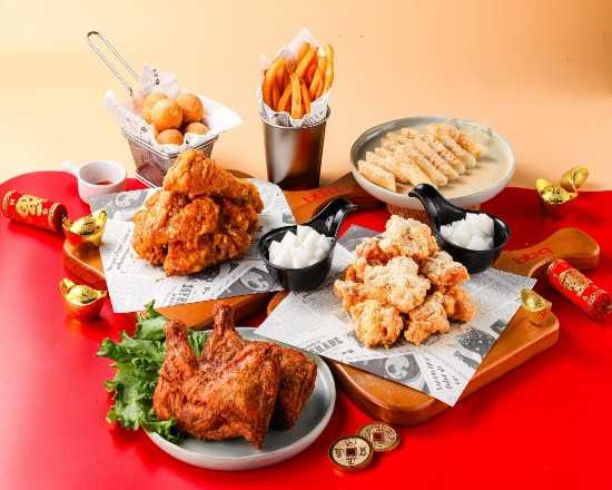 bb.q CHICKEN春節限定「金馬迎春食雞餐」售價1,360元（原價1,428元）。（圖／全家國際餐飲提供）