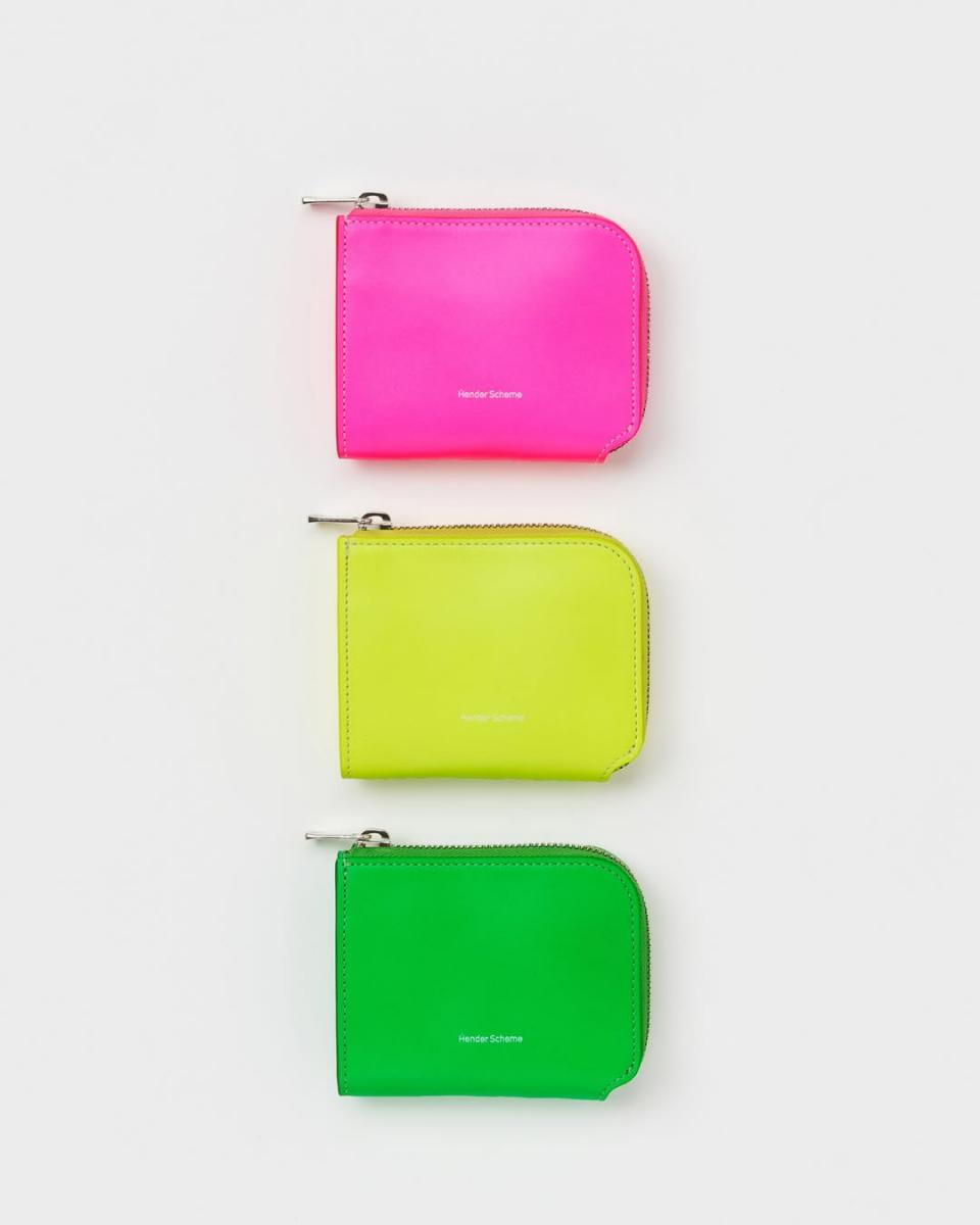 風水上認為錢包平均使用 2～3 年，就會累積負面舊能量，因次建議在一段時間後便是更新風格的合理週期。