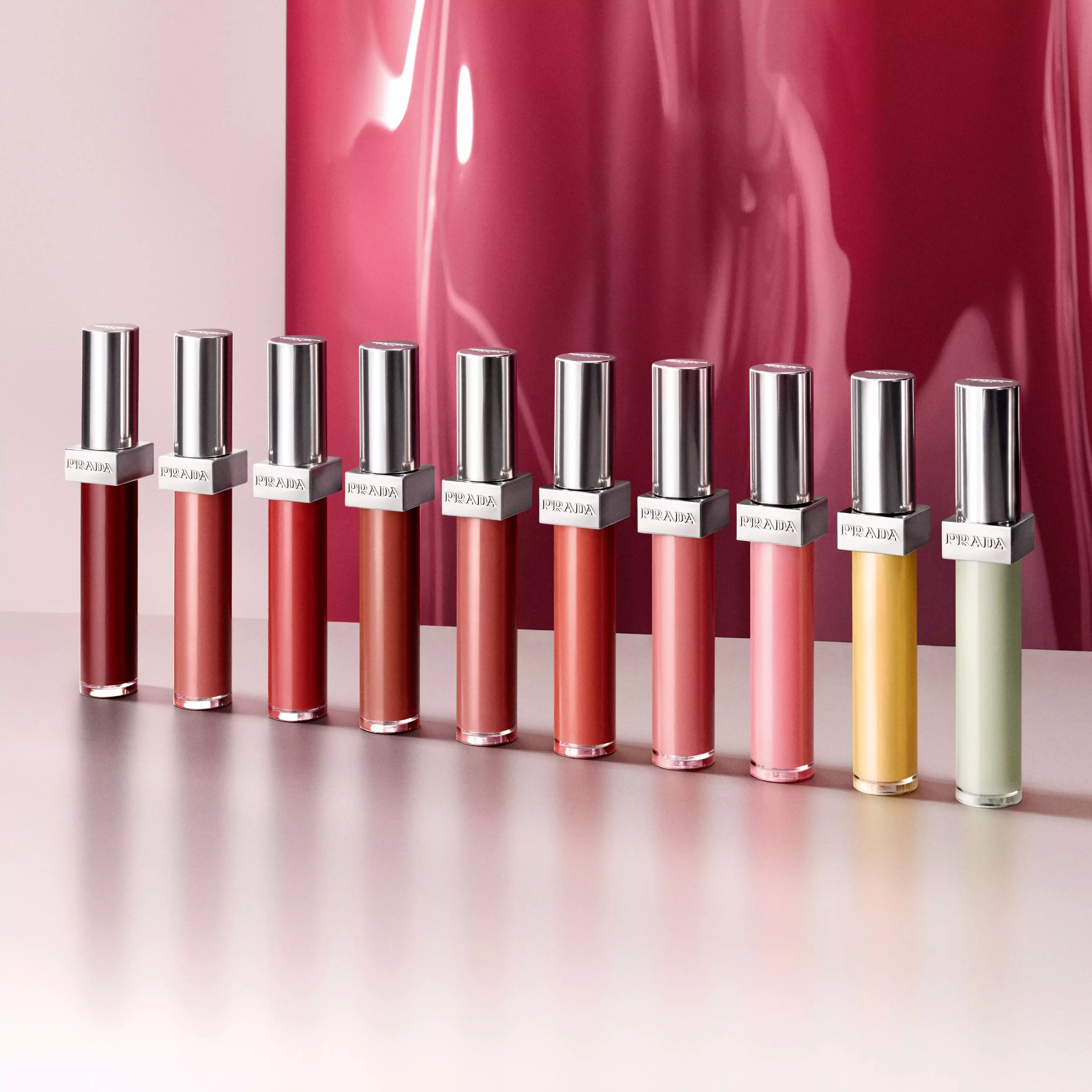 3月專櫃話題新品推薦3：PRADA 率性持光凍唇釉