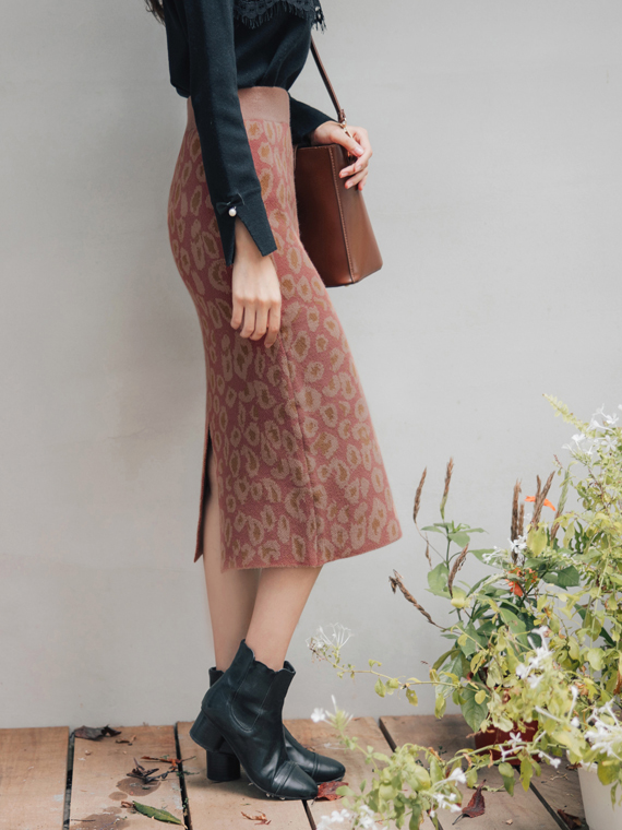 溫暖厚針織滿版豹紋後開衩中長裙