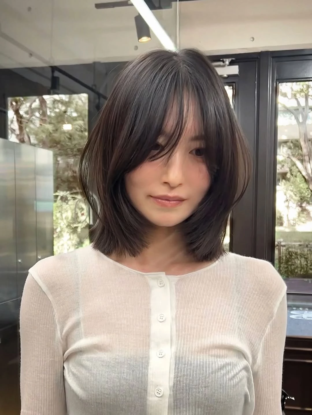 減齡中分短髮推薦1：層次鮑伯