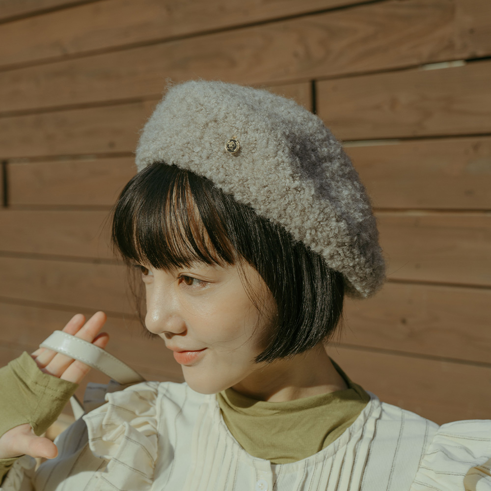 質感QQ毛金屬吊牌設計貝蕾帽 三色售