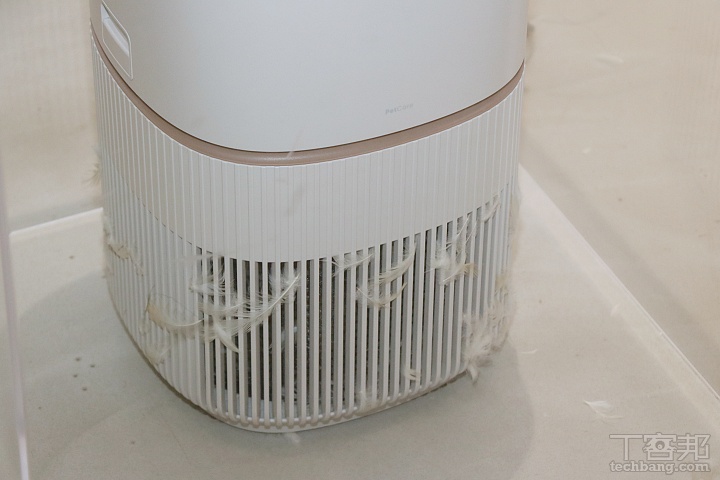 伊萊克斯「極適家居 500 寵物抗敏空氣清淨機」在台上市！可捕捉浮毛、降低過敏原，售價 $14,900 元