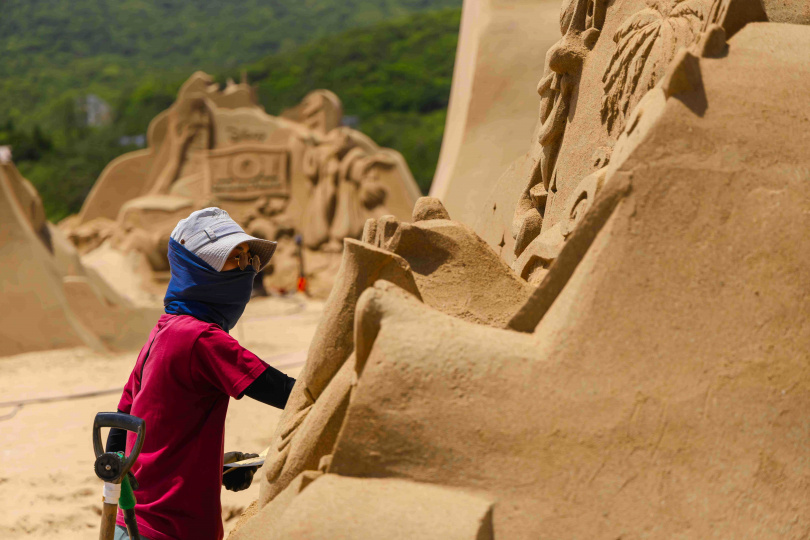 沙雕師創作過程。（圖／福容大飯店福隆提供）