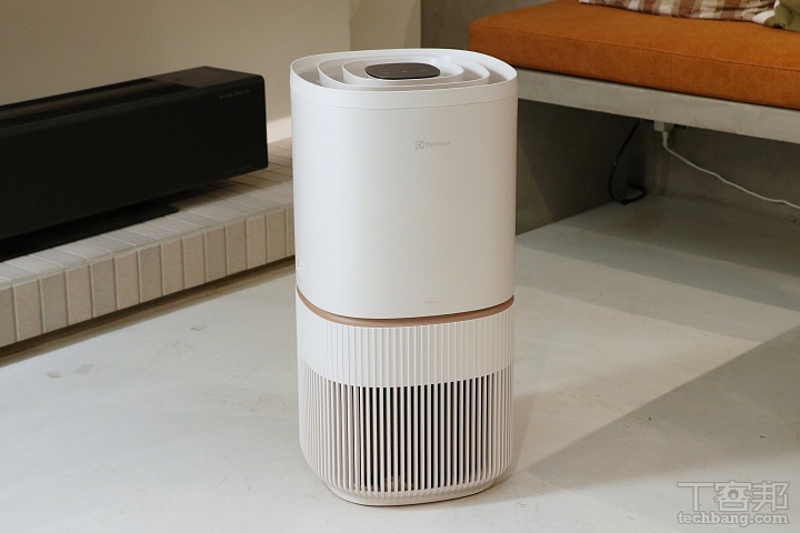 伊萊克斯「極適家居 500 寵物抗敏空氣清淨機」在台上市！可捕捉浮毛、降低過敏原，售價 $14,900 元