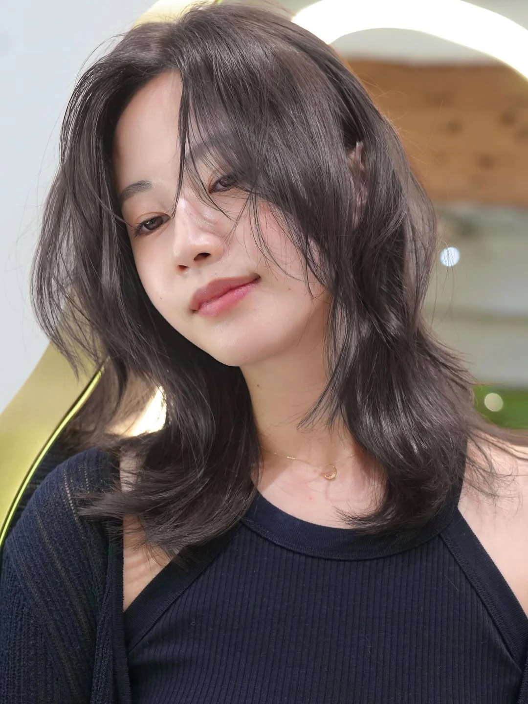 60歲減齡中長髮推薦6：輕盈雲朵燙