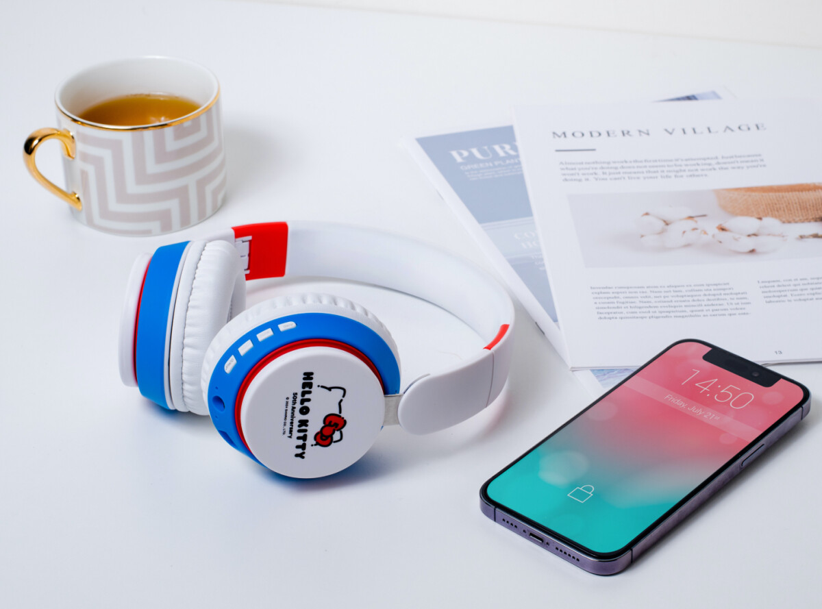 屈臣氏Hello Kitty集點加價購「Hello Kitty藍芽耳機」：8點+699元，或買健康商品滿999元享換購價699元