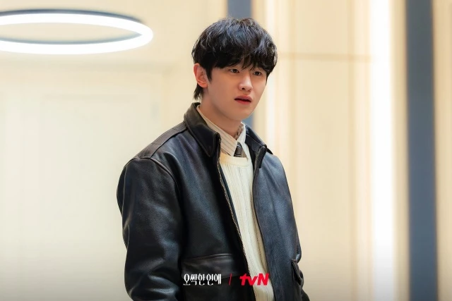 除此之外，《毛骨悚然的戀愛》還集結了曾主演《18 歲的瞬間》的邕聖祐飾演姜珉煥，一位 CL 集團旗下飯店的代表及備受期待的繼承人，這除了是電影原作中沒有、為影集版全新創造的重要角色，更是他正式挑戰反派人物，他的加入也將對梁世宗與朴恩斌這對 CP 產生巨大威脅。