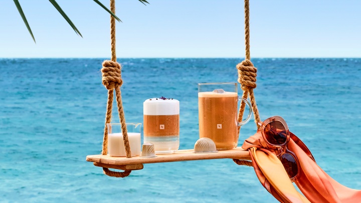 Nespresso 攜手 PANTONE 推出杏仁香草風味咖啡、聯名柑橘橙系列咖啡機與多款時尚配件